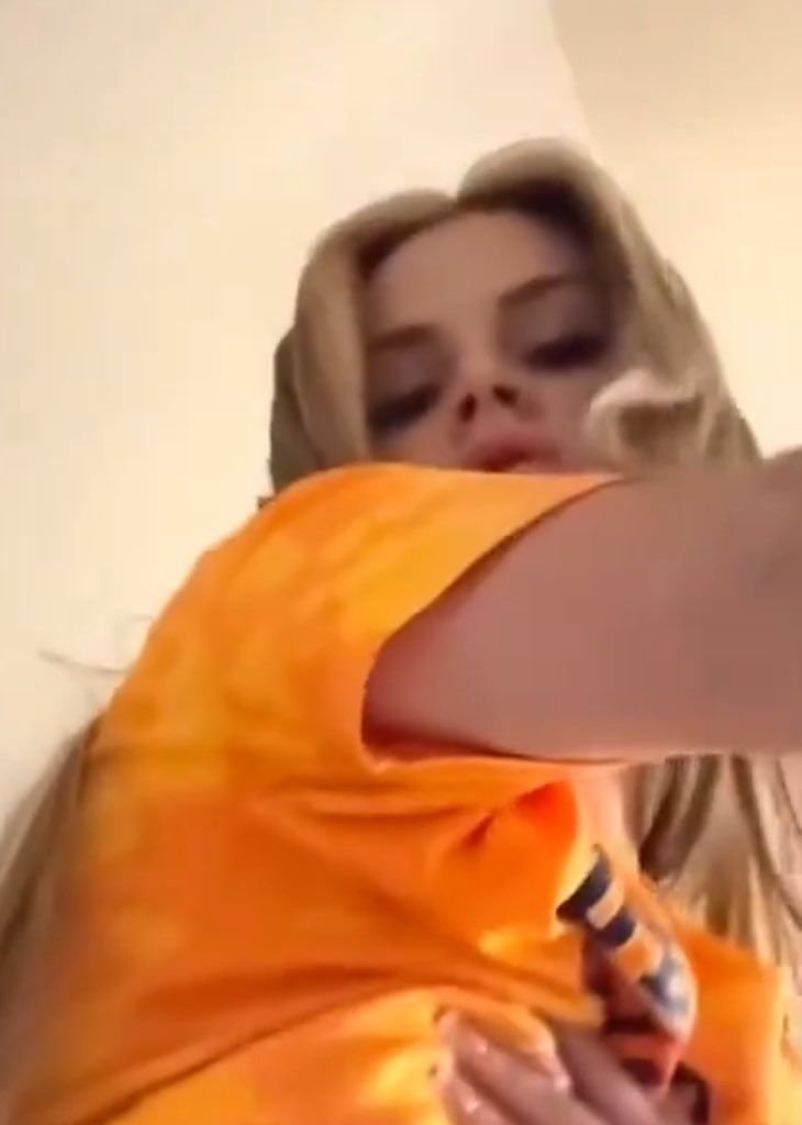 “He used me”!?did you think I’m down on my knees because I’m praying ?😪