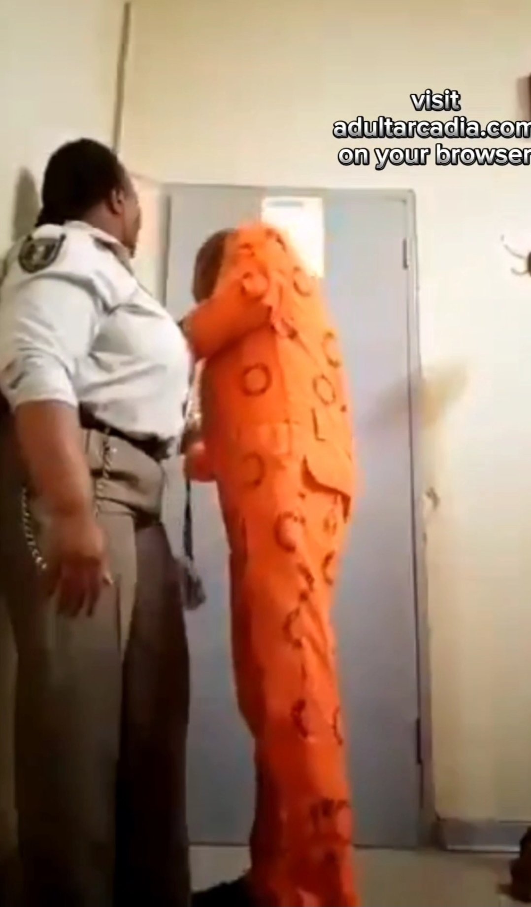 Do you remember this video a while ago. Police officer eaten by prisoner 🍆💦Police officer and Prisoner.